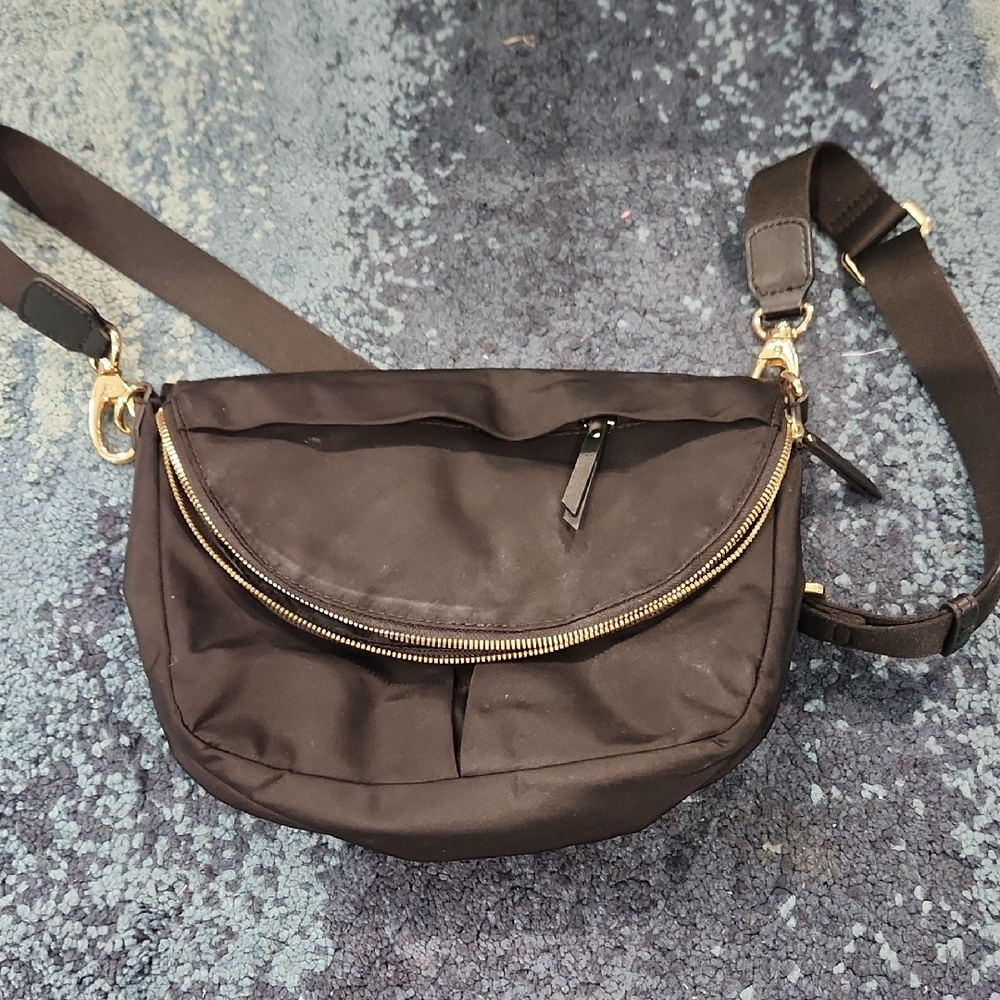 Quince Stylish Black Crossbody Bag